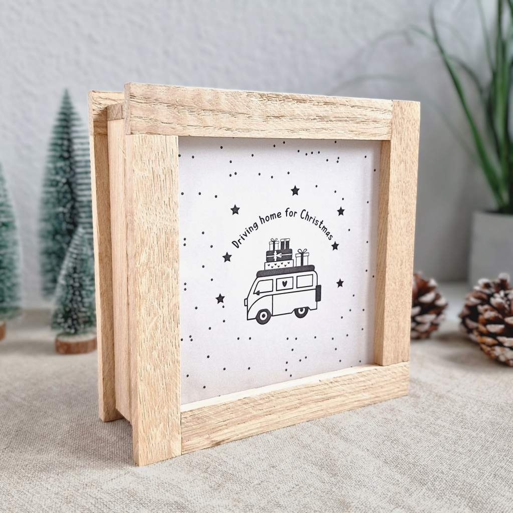 Seitliche Ansicht der weihnachtlichen Lichtbos