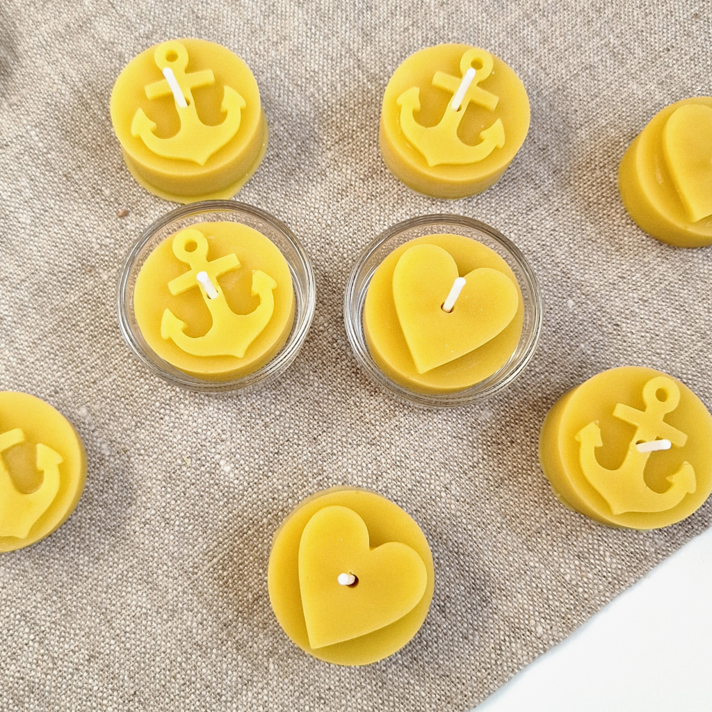 Teelicht-Kerzen aus Bienenwachs selbst gegossen