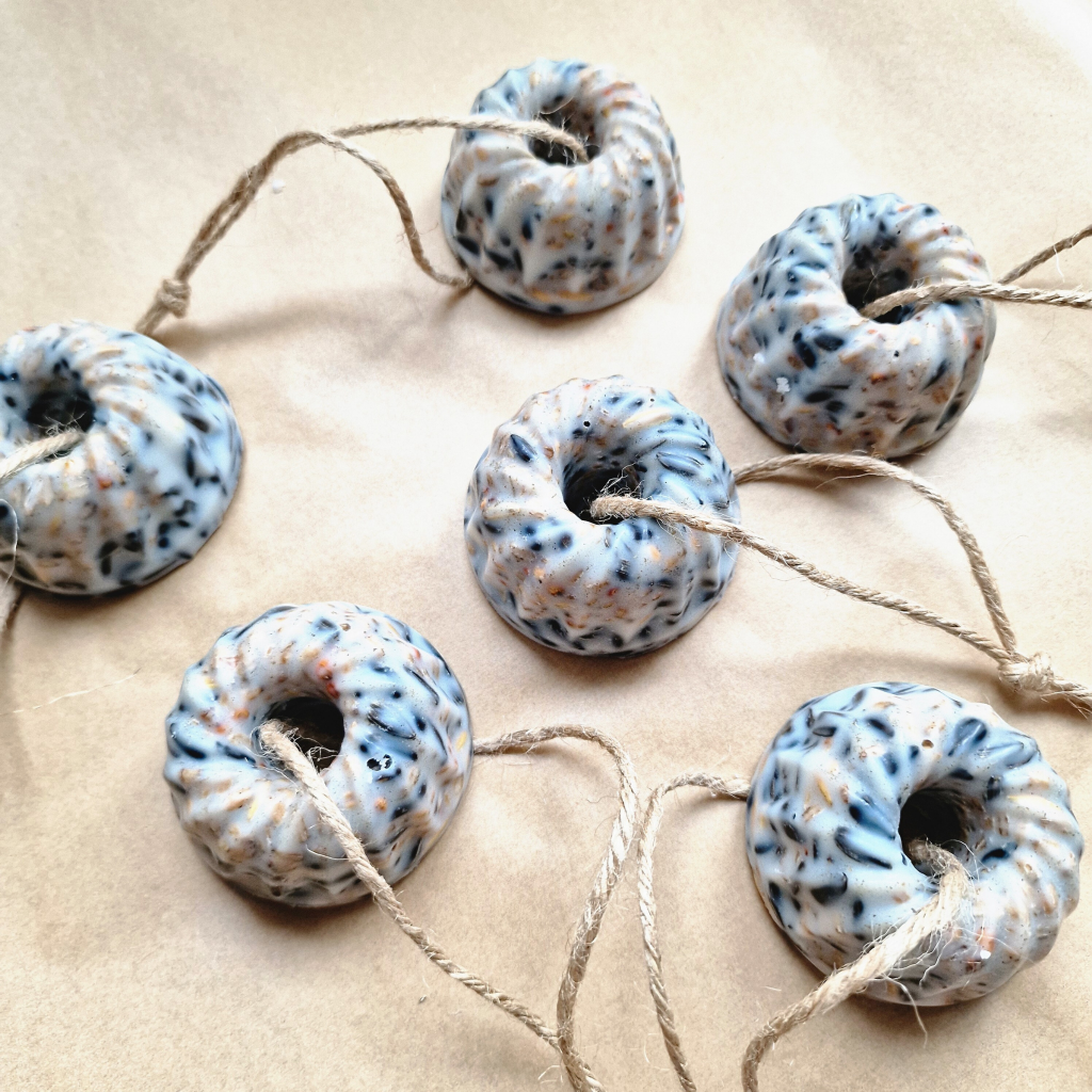 DIY Vogelfutter-Anhänger fertig